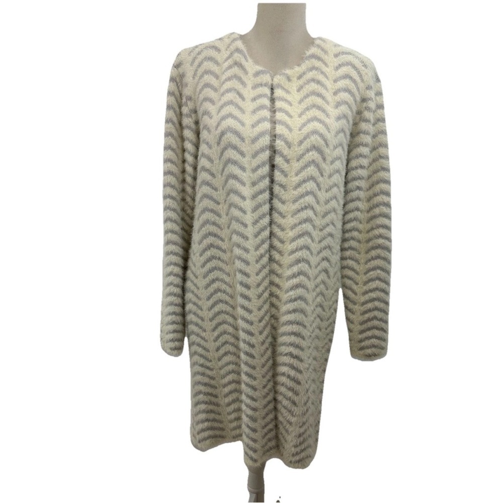 Solitaire Womens Gray Cream Soft Fuzzy Chevron Cardigan Sweater Jacket Sz Medium